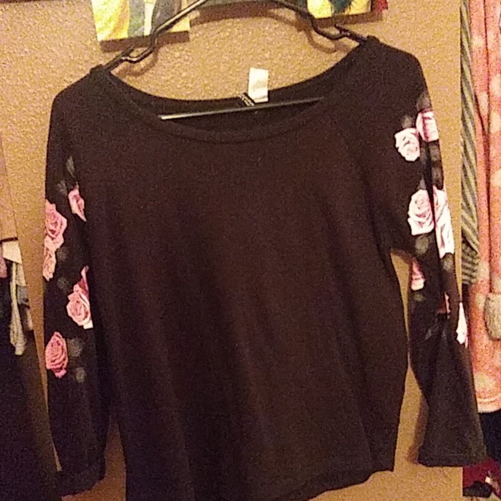 Rose sleeves long sleeve shirt